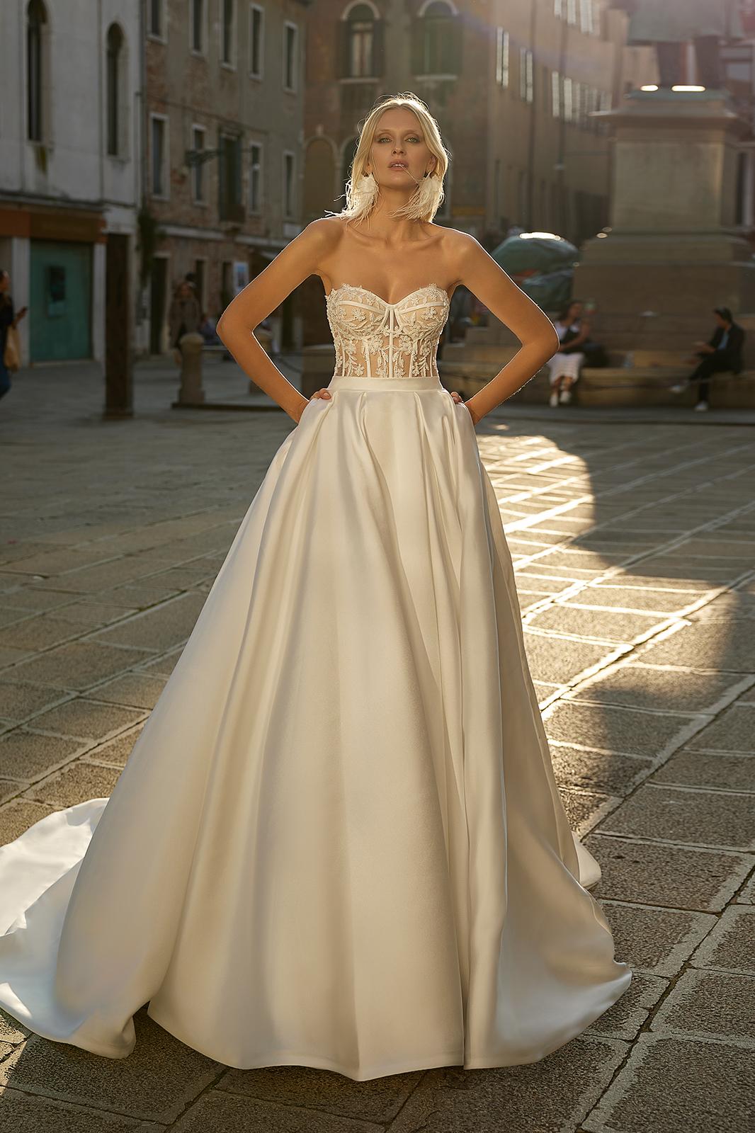 vente location mariage draguignan soiree robe mariee cocktail ceremonie courte longue accessoires fete anniversaire noel bal bapteme communion defile retouche couture dress chic festival valentin mode modele style demoiselle honneur concours beaute fashion mannequin bijou fete meres super look invite draguignan vidauban frejus saint raphael sainte maxime cannes nice mougins grasse mandelieu lorgues les arcs puget muy aups flayosc salernes saint tropez toulon aygulf le luc fayence brignoles roquebrune sur argens